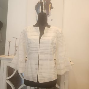 KATE & ROSY, NEW WITH TAGS, GORGEOUS LIGHTWEIGHT LACE BUTTON UP BLAZER. 😍